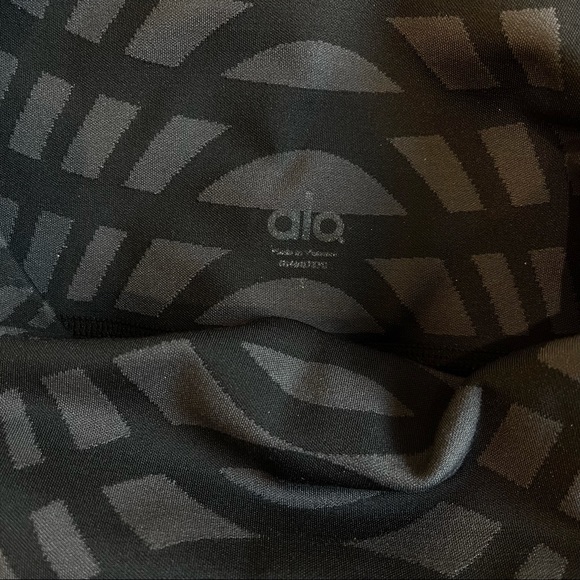 ALO YOGA Airbrush Engineered Print Leggings Size S - Picture 9 of 9
